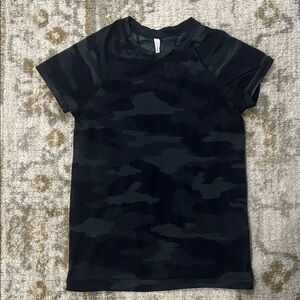 Athleta Black & Charcoal Camouflage Short Sleeve Tee